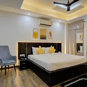 Hotel The Empire Studioz Golf Course Road With Kitchen & Balcony One Horizon Center Paras Hospital Cyber ***